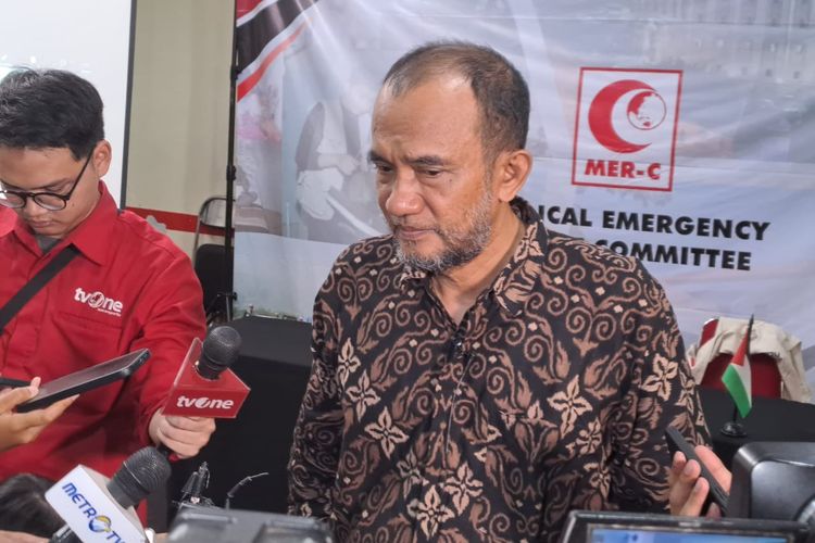 Ketua Presidium Medical Emergency Rescue Committee (MER-C) Dr Sarbini Abdul Murad saat ditemui di kantornya, Jakarta Pusat, Rabu (22/11/2023). 