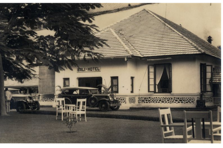 Foto Hotel Bali di Denpasar yang diambil tahun 1935