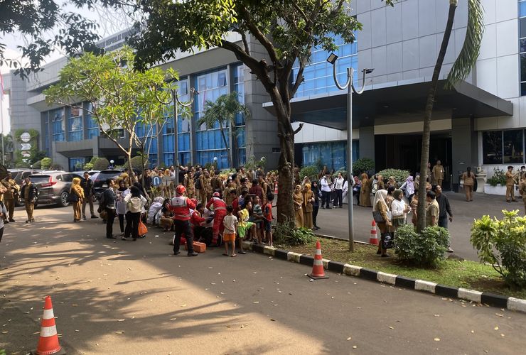 Kebakaran Kantor Kemendagri di Jaksel, 6 Orang Terluka dan Sesak Napas