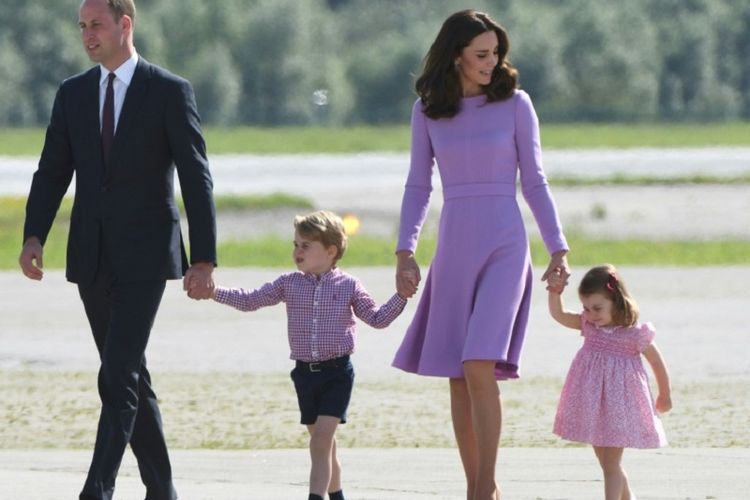 Pangeran Charles dan istrinya, Kate, sedang menantikan anak ketiga mereka. Kate saat ini dilaporkan sedang hamil lagi untuk anak ketiganya, seperti dilaporkan AFP, Senin (4/9/2017).