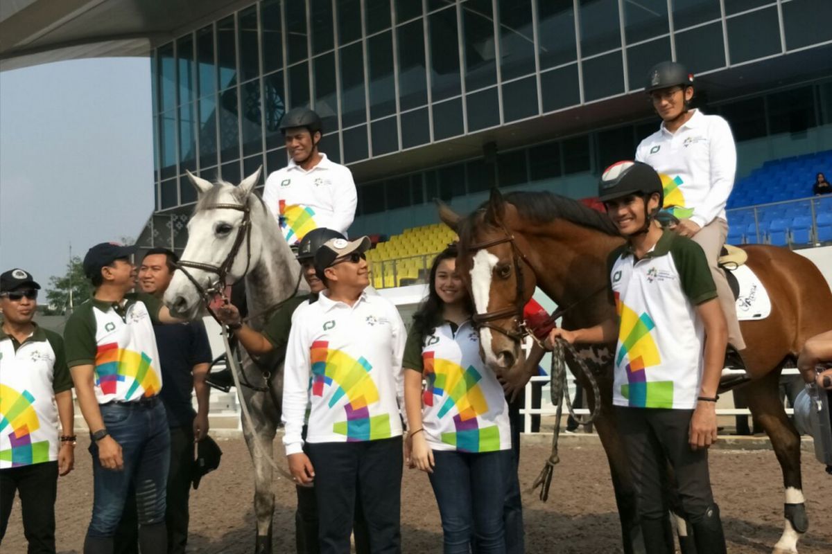 Menteri Pertanian  Andi Amran Sulaiman dan Wakil Gubernur DKI Jakarta Sandiaga Uno meninjau kesiapan Jakarta Internasional Equestrian Park yang menjadi salah satu venue Asian Games, Sabtu (14/7/2018). 