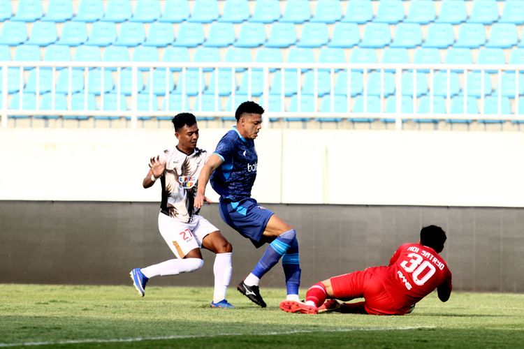 Arema FC Libas RANS Nusantara FC 2-0, Tes Singo Edan Tanpa Striker Murni