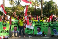 Bawa Bendera dan Bunga Mawar, Pendukung Ahok Kelilingi Jalan RM Hasono