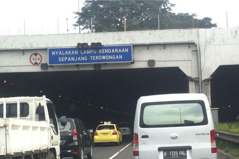 Alasan Saat Melewati Terowongan Siang Hari, Lampu Mobil Harus Menyala