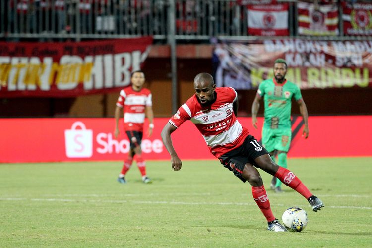 Pemain naturalises Madura United, Greg Nwokolo.