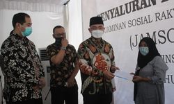 Bantu Gerakkan Perekonomian Nasional, Pemprov Banten Berikan Bansos Jamsosratu