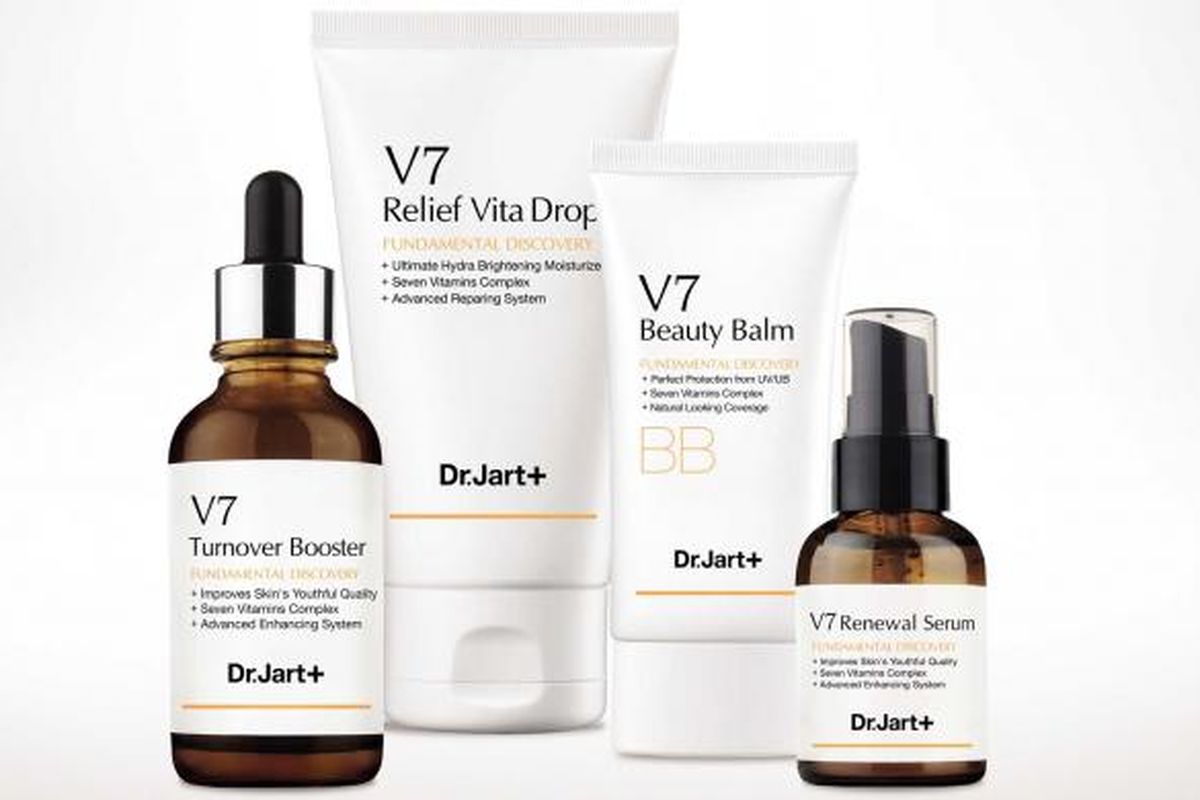 Dr Jart  meluncurkan varian terbarunya V7. V7 merupakan multivitamin untuk mencerahkan kulit.