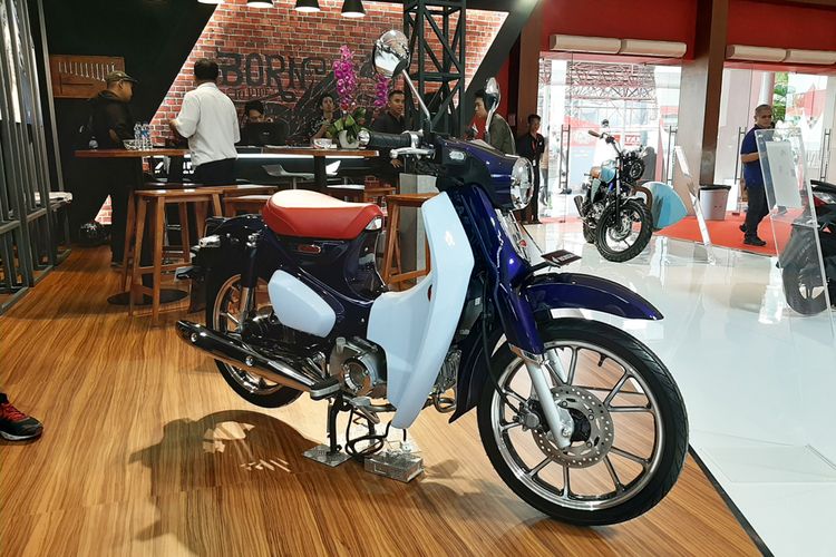 Deretan motor-motor retro di Telkomsel IIMS 2019.