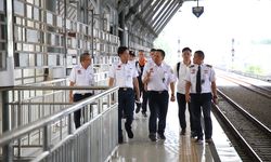 Dirut KAI Tinjau Layanan Lebaran di Sumatra Utara, Pastikan Perjalanan Pelanggan Tetap Lancar dan Nyaman