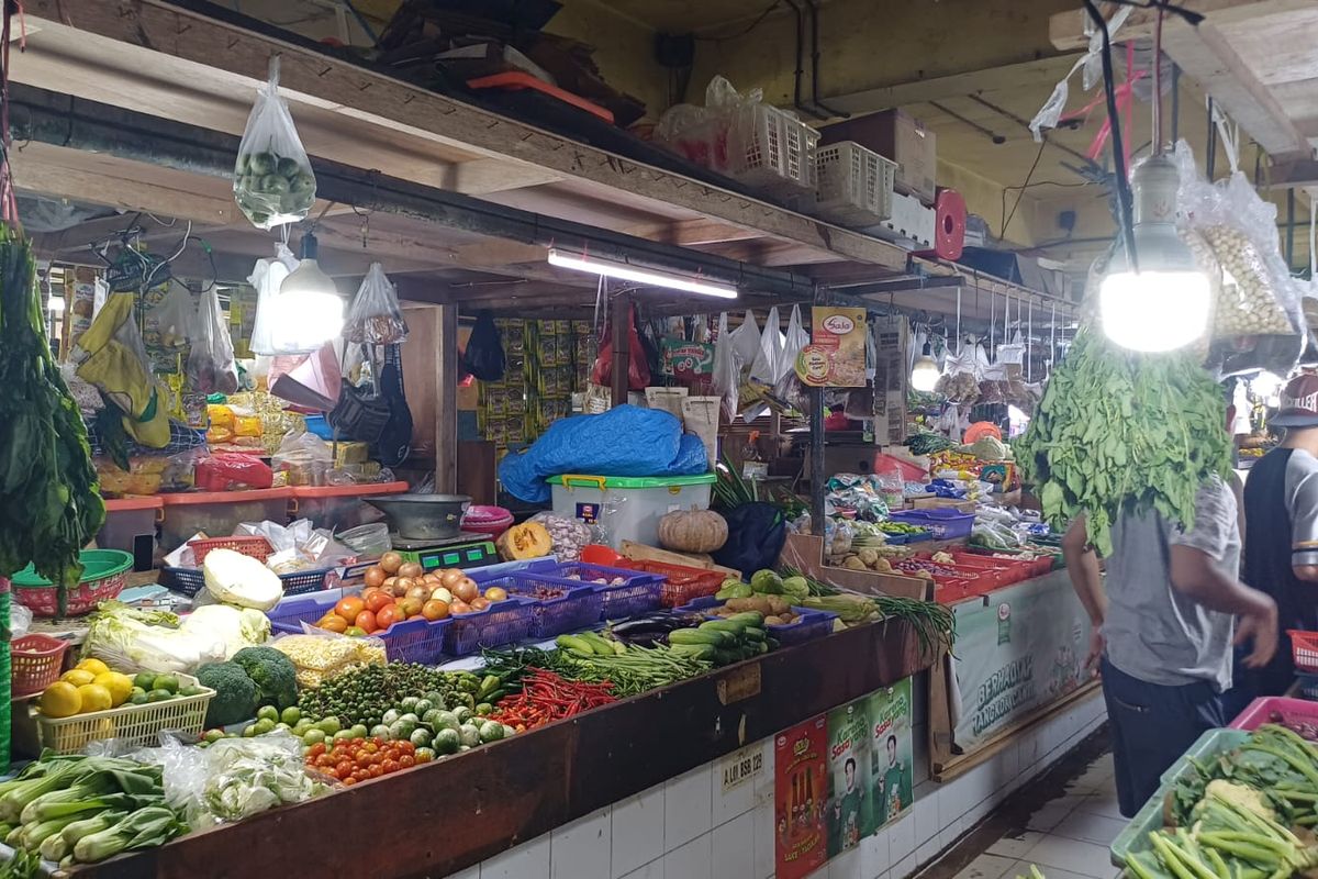 Suasana Pasar Tomang Barat yang sedikit pembeli