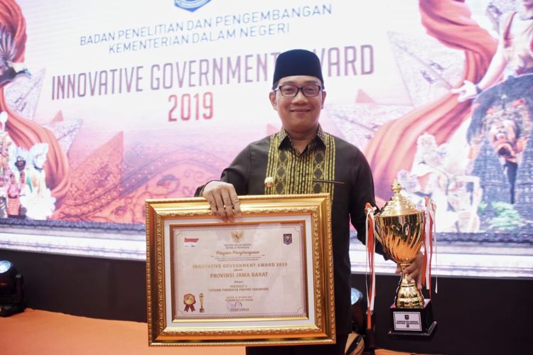 Gubernur Jawa Barat Ridwan Kamil saat menerima penghargaan Innovative Government Award beberapa waktu lalu. 