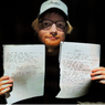 Ed Sheeran Lelang Mainan dan Lirik Tulisan Tangan untuk Amal