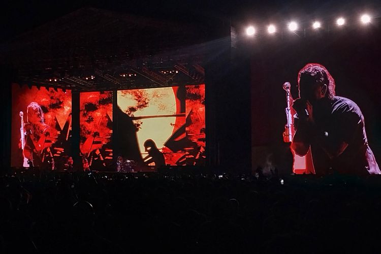 Grup band Avenged Sevenfold menggelar konser di stadion Madya GBK, Jakarta Pusat, Sabtu (25/5/2024).