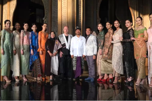 Gelar Fashion Show, Torang Sitorus Pamerkan Keindahan Ulos pada Dunia