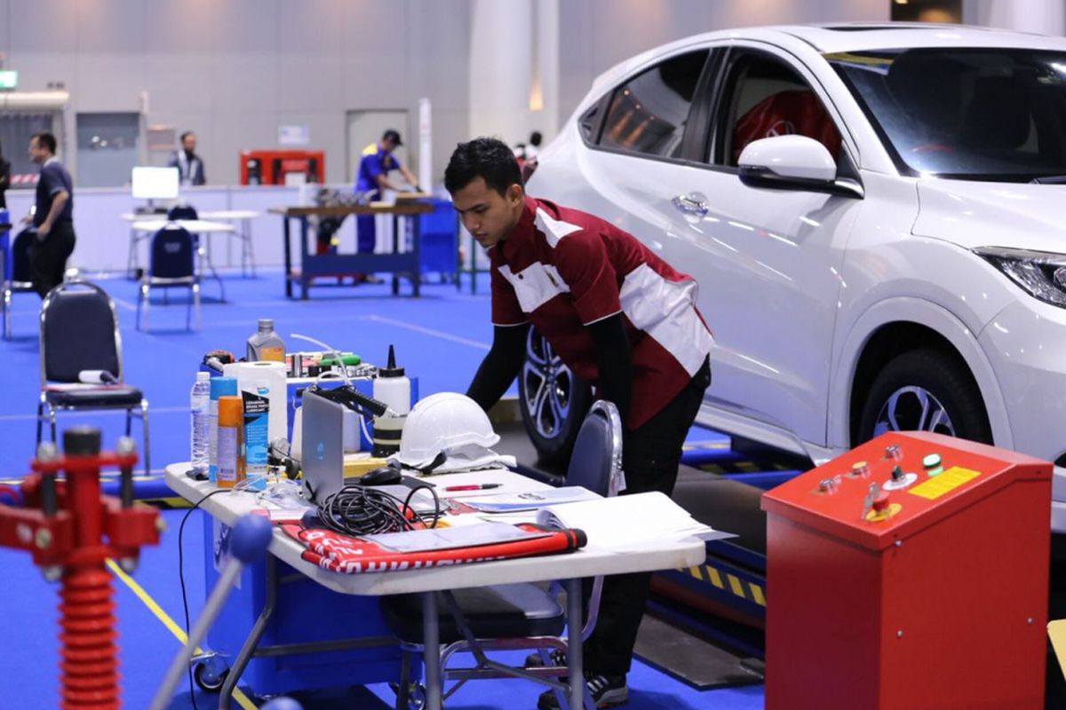 Teknisi Nissan-Datsun Indonesia meraih medali emas di ajang ASEAN Skill Competition