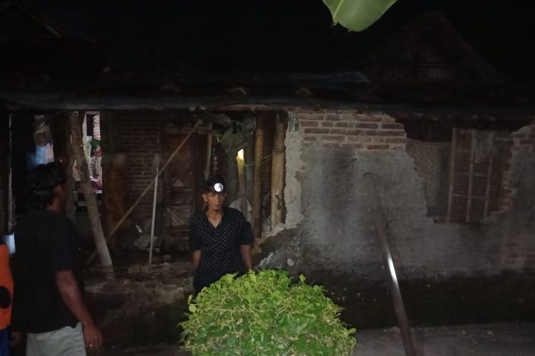 Rumah di Kebumen, Jawa Tengah, rusak akibat gempa Bantul, DIY, Jumat (30/6/2023).