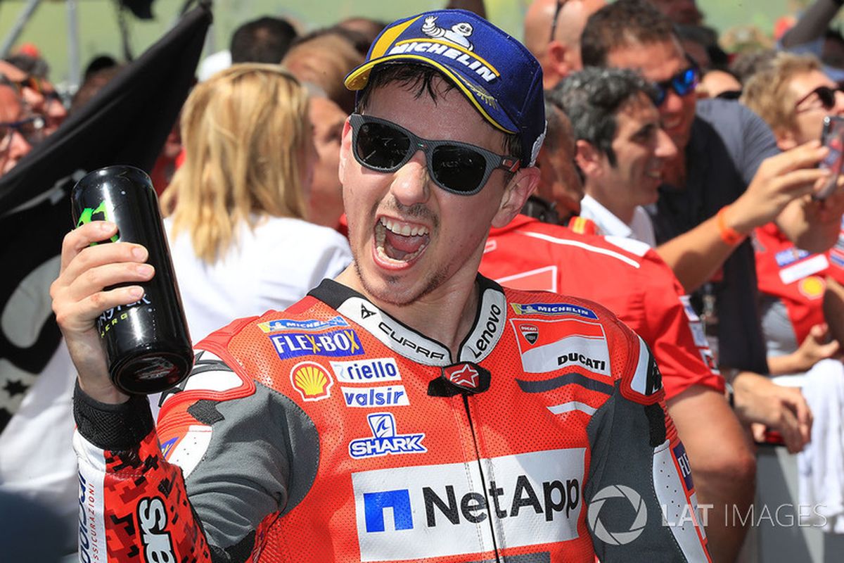 Jorge Lorenzo (Ducati) finis pertama di GP Italia 2018.