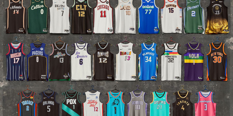 Deretan jersey NBA di mana setiap tim NBA memiliki empat jersey dengan berbagai makna dan desain yang unik pada setiap musimnya.