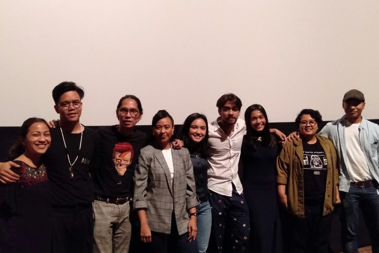 Beberapa kru, sutradara, produser, dan pemain NKCTHI The Series saat di acara press screening di Epicentrum, Jakarta Selatan, Selasa (26/11/2019)