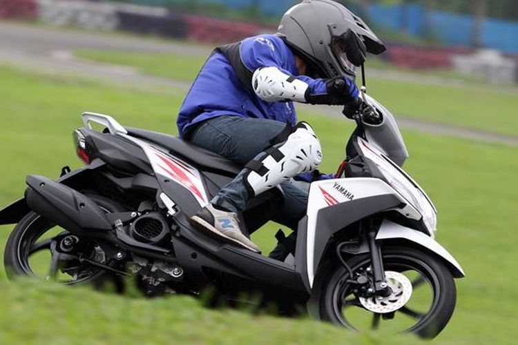  Kelebihan  dan  Kekurangan  Pakai Ban  Balap untuk Motor  Harian