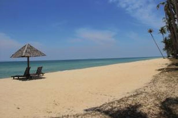 Pemandangan Laut Cina Selatan yang berada di depan Terrapuri Heritage Village, di Kampung Mangkuk, Penarik, Setiu, Terengganu, Malaysia. 