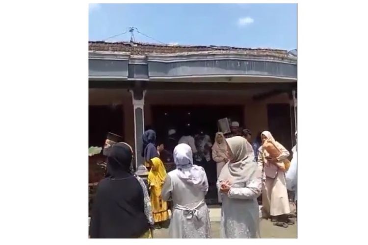 Tangkapan layar video pengantin salah alamat