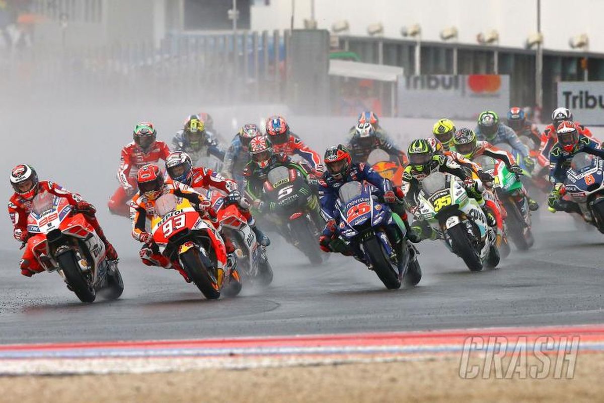 Kondisi lintasan basah karena di Twin Ring Motegi Hujan.