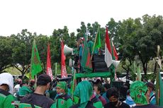 Demo di Balai Kota, Buruh: Gubernur Jangan Nge-prank! Setiap Hari Kami Berantem dengan Istri karena Upah Kurang