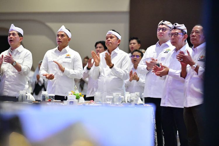 Gubernur Jawa Barat Dedi Mulyadi bersama Ketua Kadin Umum, Anindya Bakrie. 