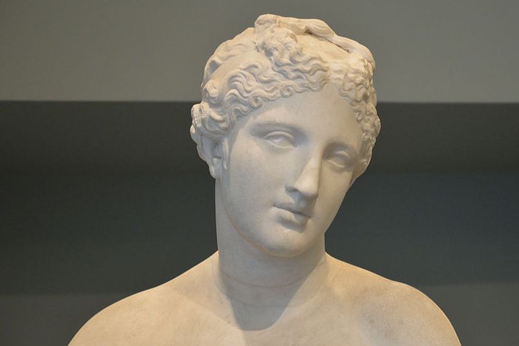 Ilustrasi patung dewi Yunani kuno, Aphrodite.