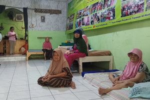 “Saya Tidak Punya Rumah Sendiri” Kisah Sri Menghabiskan Sisa Hidup di Panti Jompo
