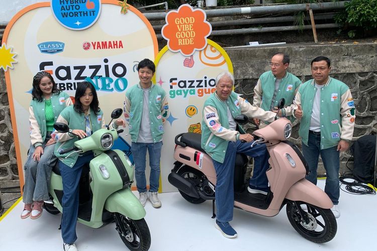 Setelah meluncur pertama kali pada 2022, PT Yamaha Indonesia Motor Manufacturing (YIMM) meluncurkan model baru Fazzio dengan tampilan lebih segar dan menarik.