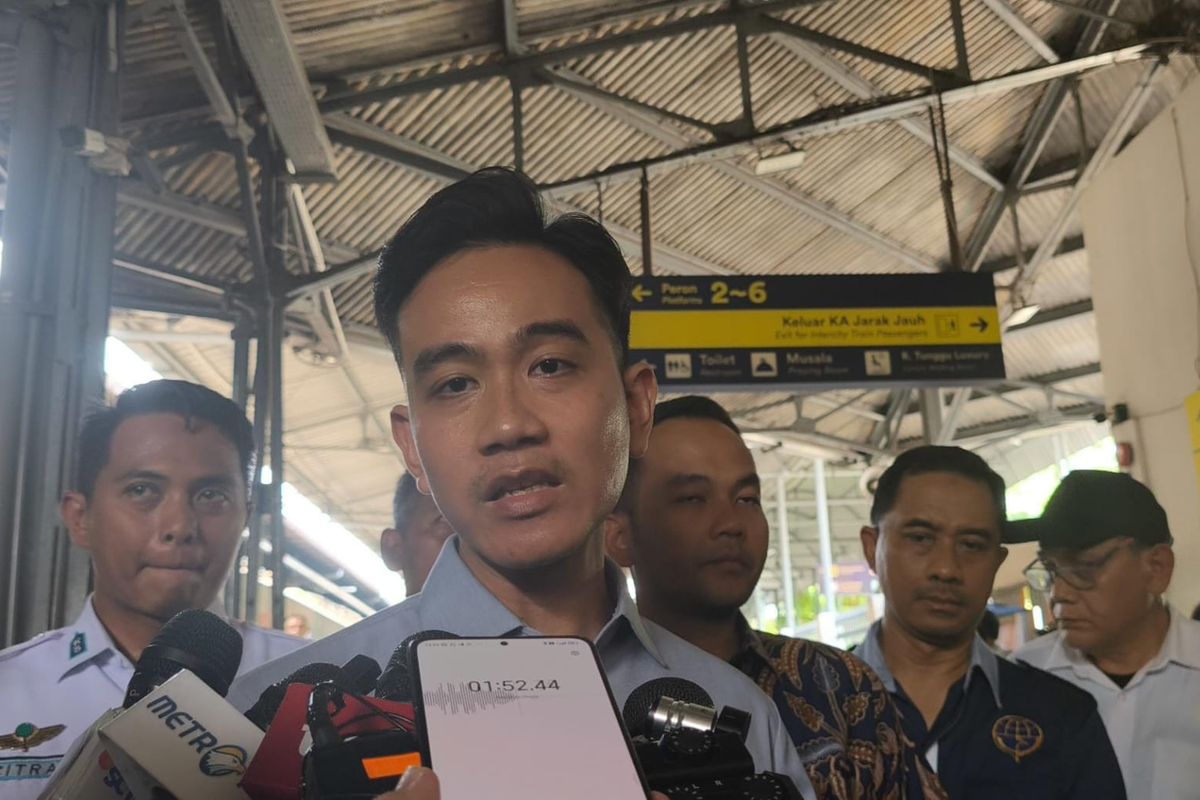 Wakil Presiden (Wapres) RI Gibran Rakabuming di Stasiun Solo Balapan, Surakarta, Jawa Tengah, Minggu (24/8/2025).