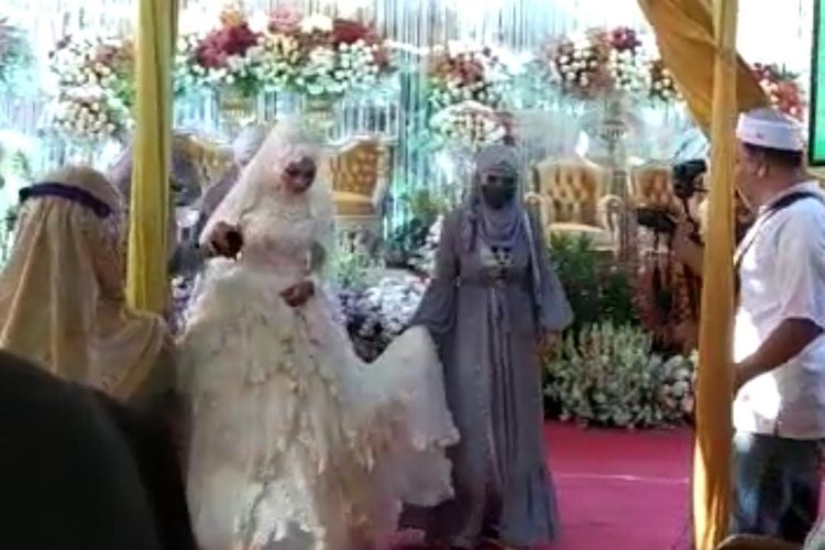 Tangkapan layar video pernikahan yang digelar salah satu tokoh agama di Jember.