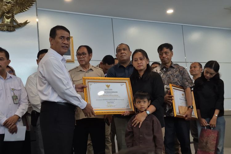 Keluarga ASN Pertanian yang Tewas Ditembak Minta KKB Ditangkap dan Dihukum Berat