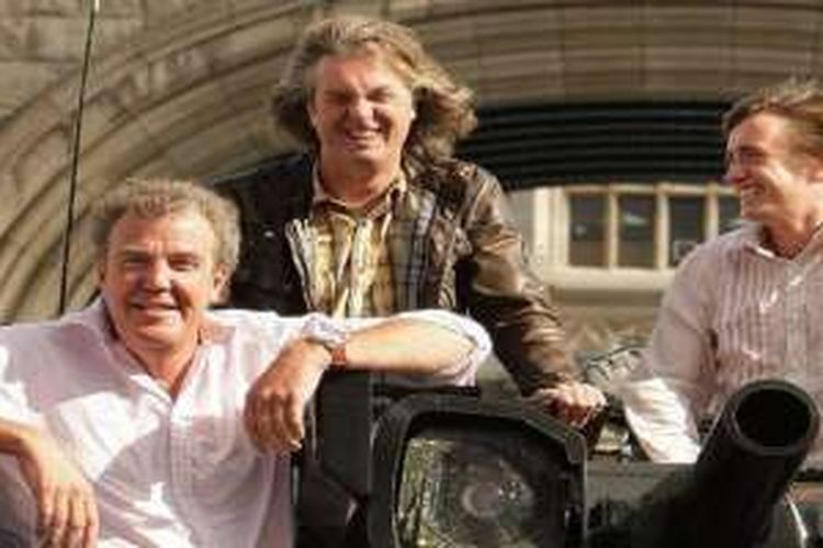 Tiga pembawa acara The Grand Tour, Jeremy Clarkson, Richard Hammond, dan James May.