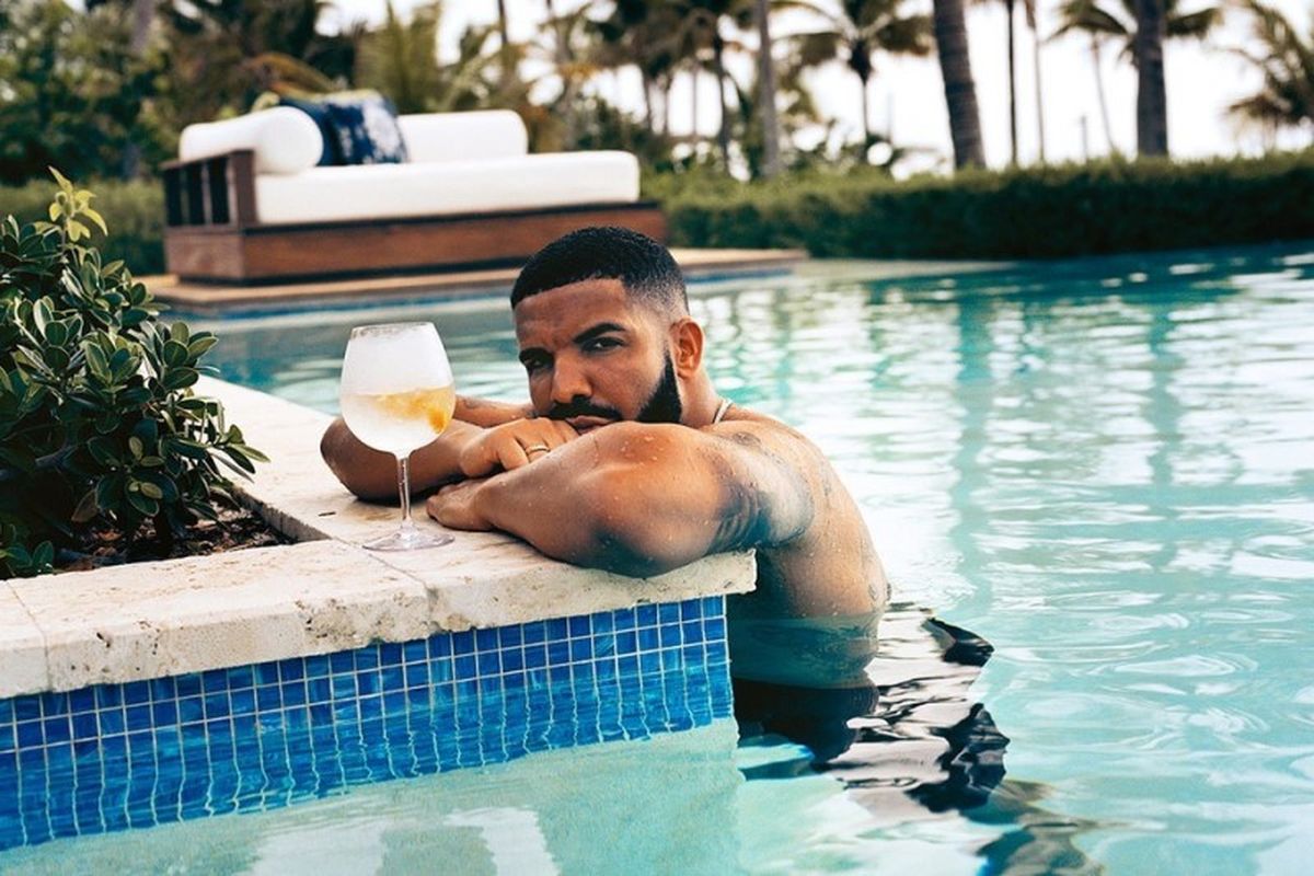 Kolam Renang Pribadi Drake