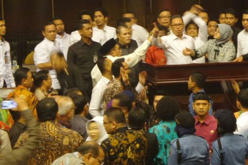Dibanting dari Podium, Alasan Anggota DPD Laporkan Rekannya ke Polisi