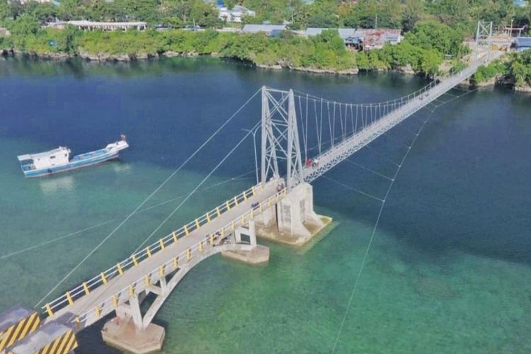 Penampakan Jembatan Gantung Wear Fair di Maluku.