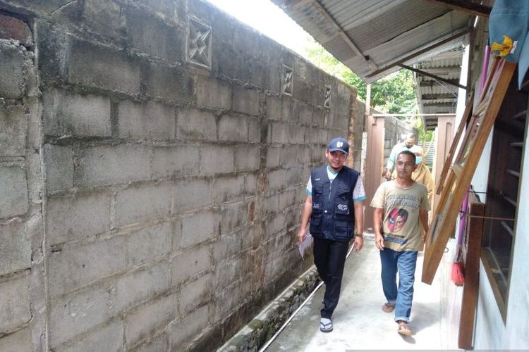 Tim verifikator provinsi turun langsung ke rumah salah satu warga yang jadi sampel ODF di Kelurahan Paritpadang, Bangka. 
