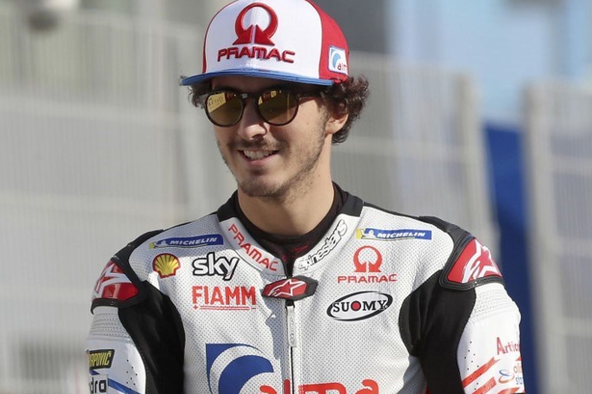 Pebalap Pramac Ducati, Francesco Pecco Bagnaia bereaksi setelah sesi pemotretan awal musim MotoGP 2019 di Sirkuit Losail, Doha, pada 10 Maret 2019.