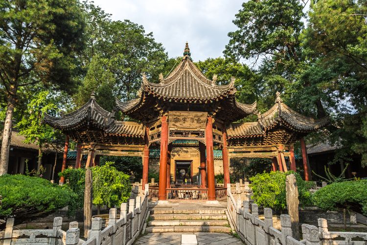 Salah satu bagian Masjid Raya, masjid terbesar seantero Tiongkok, di Xian. Wilayah Xian dihuni oleh para penduduk beretnis Hui dan beragama Islam.