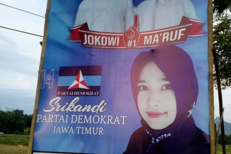 Inilah baliho caleg DPRD Partai Demokrat Kabupaten, Neni Eviliana yang memasang gambar capres-cawapres nomer urut satu, Jokowi-Maruf di wilayah Kabupaten Ponorogo, Jawa Timur. 