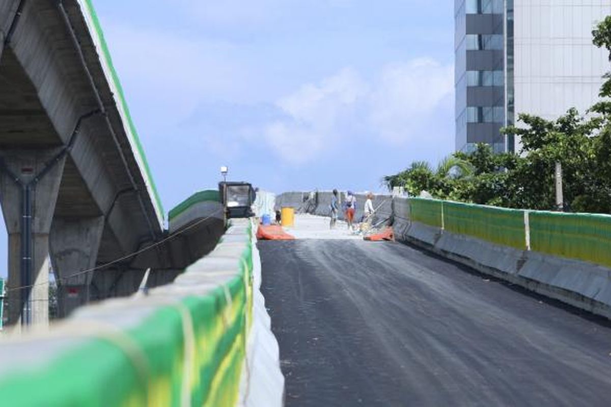 Bentuk fisik jalan layang transjakarta koridor 13 Kapten Tendean-Ciledug di Jakarta, Rabu (18/1/2017). Proyek jalan layang sepanjang 9,3 kilometer tersebut merupakan salah satu upaya mengintegrasikan transportasi umum antarwilayah di DKI Jakarta dan sekitarnya