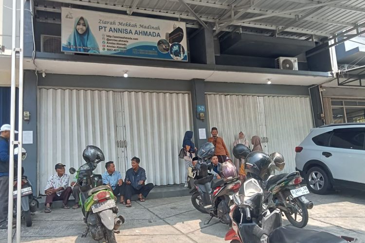 Diblokir Kemenhaj, Biro Travel di Mojokerto Didatangi Jemaah yang Ingin Refund
