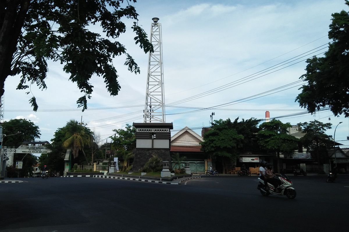 Landmark Gardu Suling (Garling) yang berada di Perlimaan GNI, Gresik.