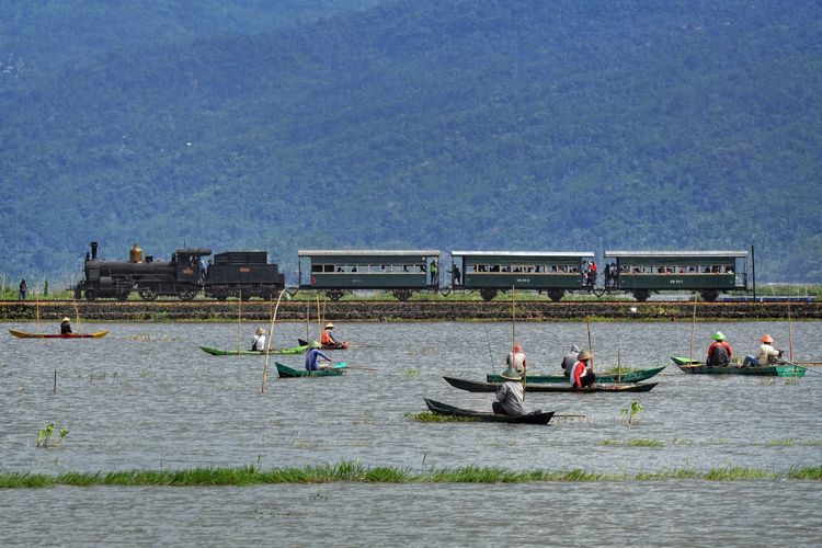Anak perusahaan PT Kereta Api Indonesia (Persero), KAI Wisata meresmikan layanan unggulan Kereta Uap Wisata KA Baru Klinthing.