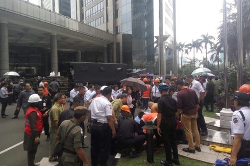 Menkeu Sayangkan Insiden Ambrolnya Balkon Bursa Efek Indonesia