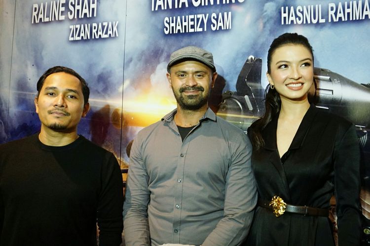 Artis peran Tanta Ginting, Mike Lucock dan Raline Shah dalam special screening film Police Evo di XXI Senayan City, Jakarta Pusat, Senin (15/4/2019).