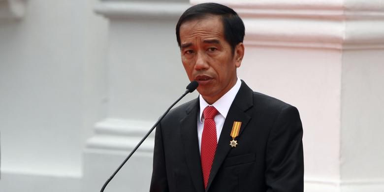 Presiden Joko Widodo memberikan sambutan pada peresmian pameran bertajuk Goresan Juang Kemerdekaan : Koleksi Seni Rupa Istana Kepresidenan Republik Indonesia di Galeri Nasional, Jakarta, Senin (1/8/2016). Pameran menampilkan 28 karya dari 20 maestro lukis Indonesia seperti Raden Saleh, Affandi, Basoeki Abdullah hingga Presiden Soekarno, berlangsung untuk umum dari 2-30 Agustus.